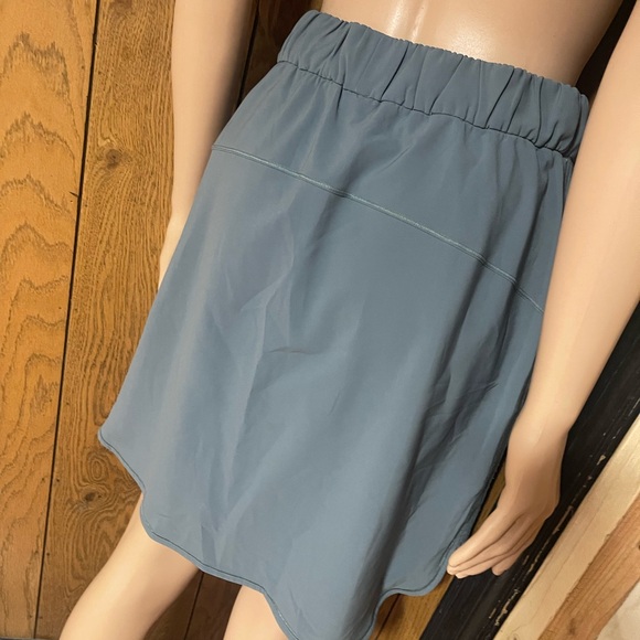 Lululemon" On The Fly Skirt 21* -Gray -Size (6) Good Condition - Picture 8 of 14